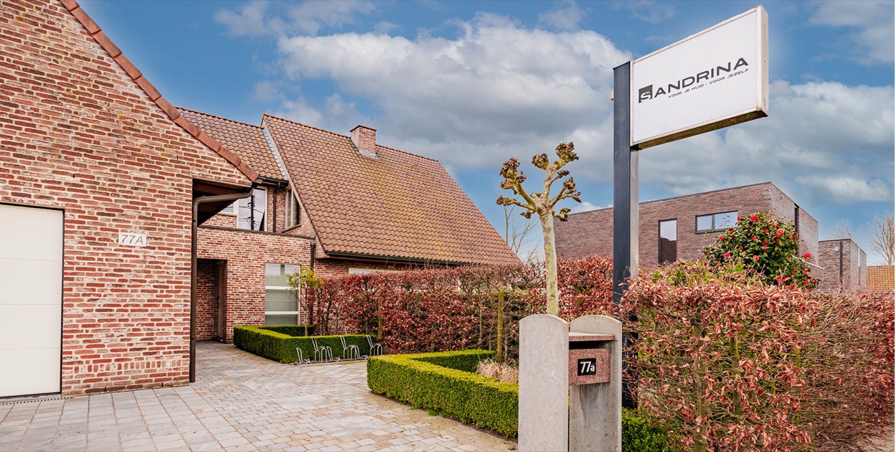 Het gebouw van Instituut Sandrina in Wachtebeke